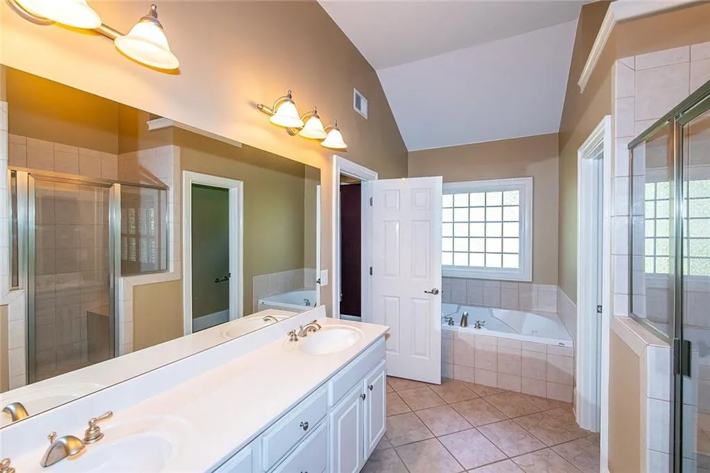 105 Glentown Way, Sandy Springs, Georgia 30328, 3 Bedrooms Bedrooms, ,3 BathroomsBathrooms,Residential,Sold,105 Glentown Way,6987267