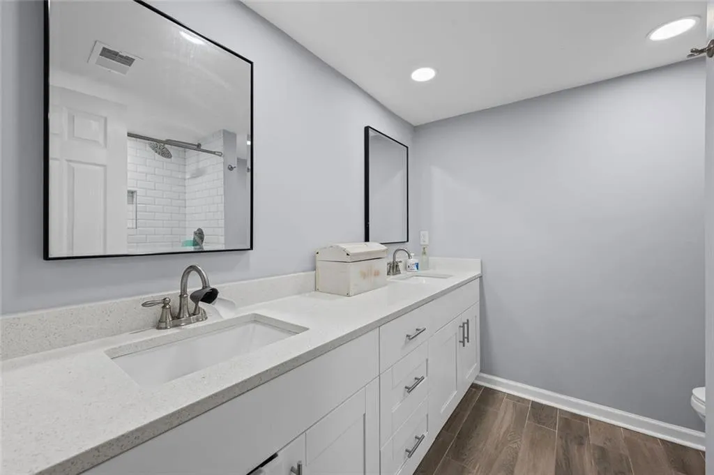 6851 Roswell Road Unit E-4, Atlanta, Georgia 30328, 3 Bedrooms Bedrooms, ,2 BathroomsBathrooms,Residential,For Sale,6851 Roswell Road Unit E-4,7711856
