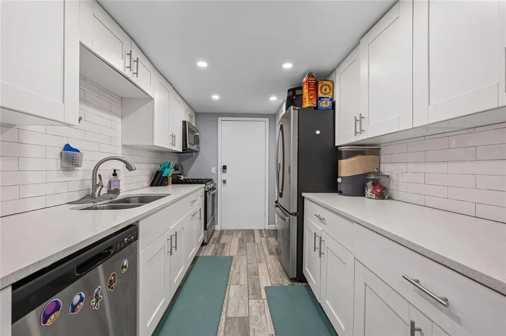 6851 Roswell Road Unit E-4, Atlanta, Georgia 30328, 3 Bedrooms Bedrooms, ,2 BathroomsBathrooms,Residential,For Sale,6851 Roswell Road Unit E-4,7711856
