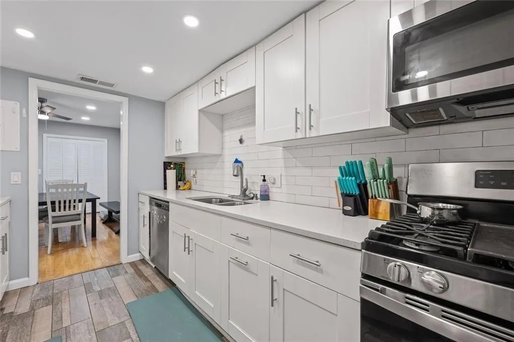 6851 Roswell Road Unit E-4, Atlanta, Georgia 30328, 3 Bedrooms Bedrooms, ,2 BathroomsBathrooms,Residential,For Sale,6851 Roswell Road Unit E-4,7711856