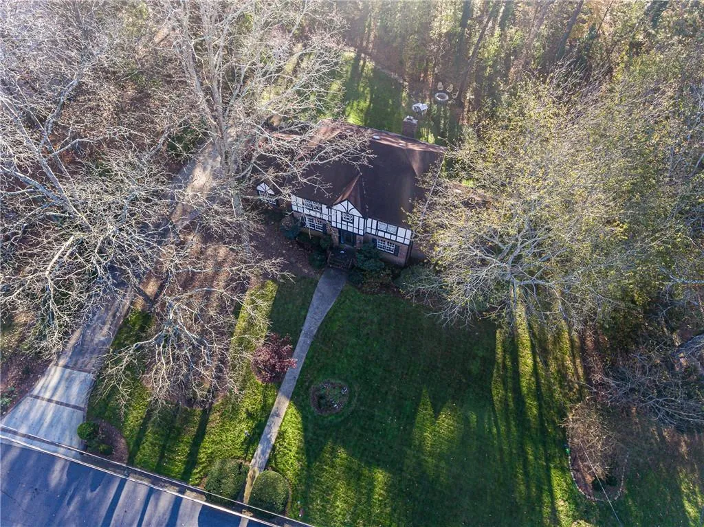 7670 Ryefield Drive, Sandy Springs, Georgia 30350, 5 Bedrooms Bedrooms, ,3 BathroomsBathrooms,Residential,Sold,7670 Ryefield Drive,6827430