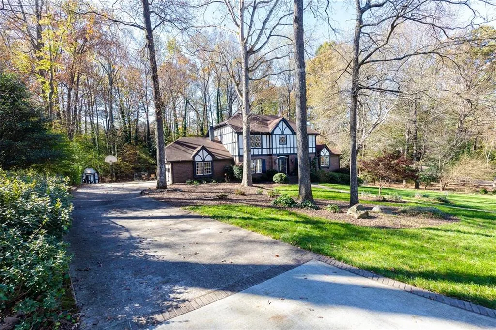 7670 Ryefield Drive, Sandy Springs, Georgia 30350, 5 Bedrooms Bedrooms, ,3 BathroomsBathrooms,Residential,Sold,7670 Ryefield Drive,6827430