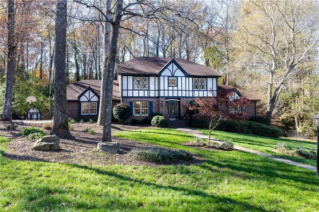 7670 Ryefield Drive, Sandy Springs, Georgia 30350, 5 Bedrooms Bedrooms, ,3 BathroomsBathrooms,Residential,Sold,7670 Ryefield Drive,6827430