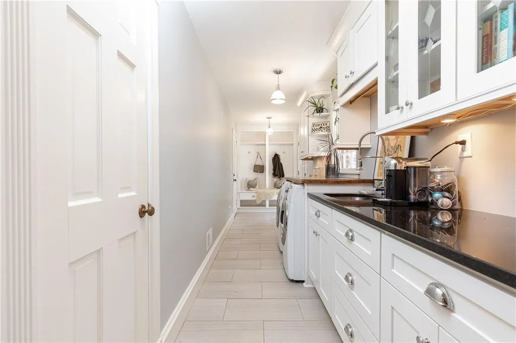 7670 Ryefield Drive, Sandy Springs, Georgia 30350, 5 Bedrooms Bedrooms, ,3 BathroomsBathrooms,Residential,Sold,7670 Ryefield Drive,6827430