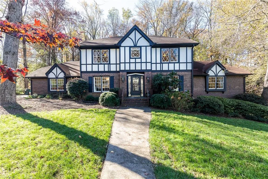 7670 Ryefield Drive, Sandy Springs, Georgia 30350, 5 Bedrooms Bedrooms, ,3 BathroomsBathrooms,Residential,Sold,7670 Ryefield Drive,6827430