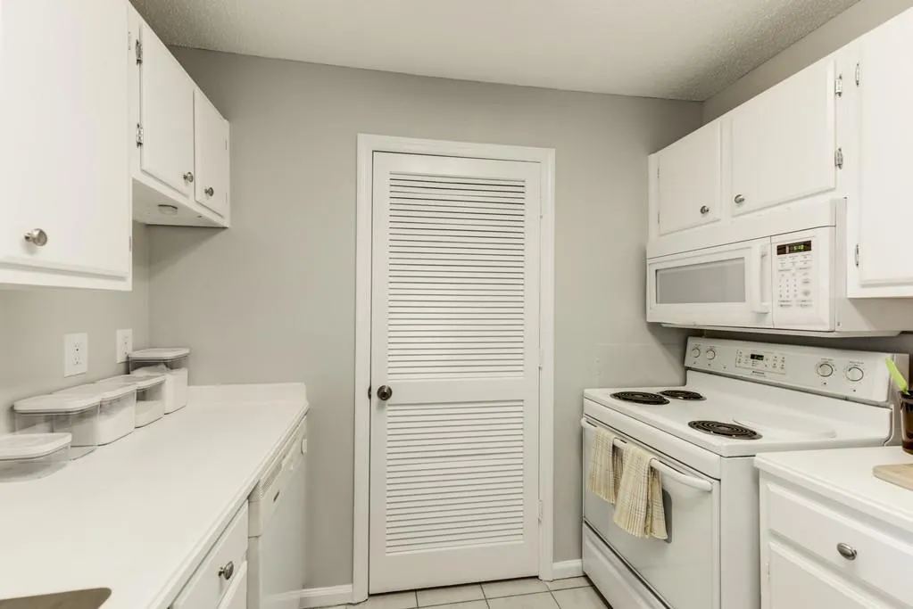 539 Granville Court, Sandy Springs, Georgia 30328, 1 Bedroom Bedrooms, ,1 BathroomBathrooms,Residential,Sold,539 Granville Court,6506817