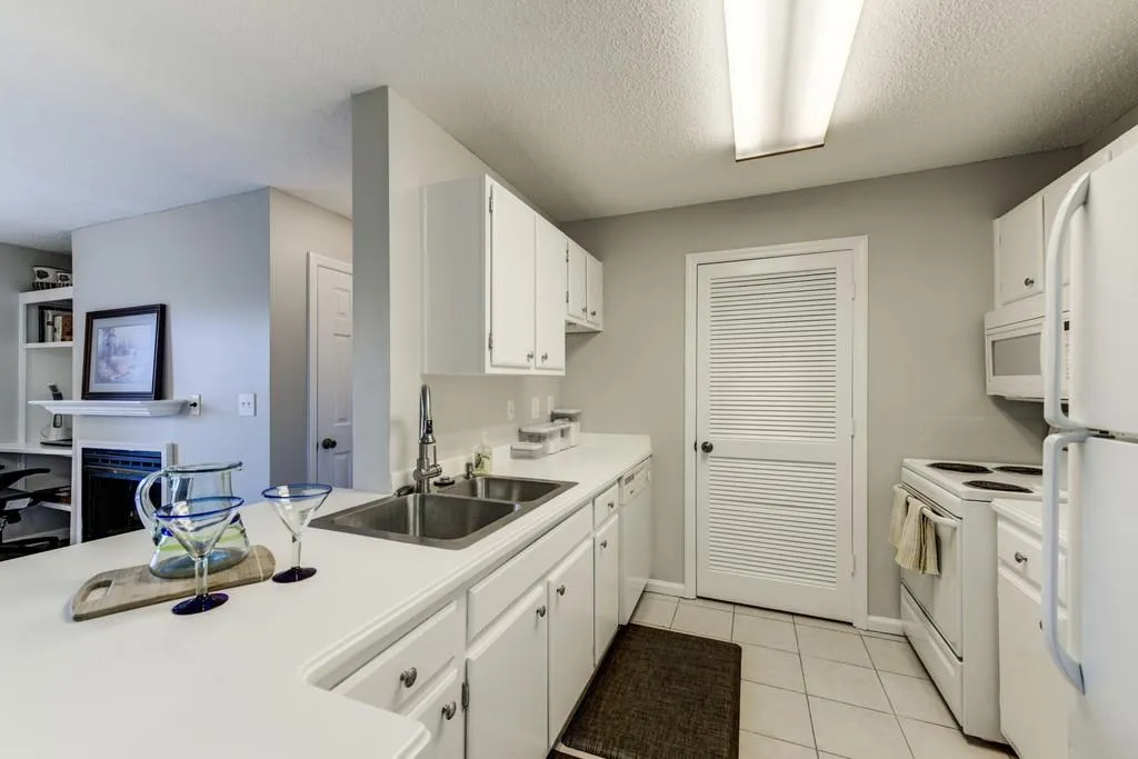 539 Granville Court, Sandy Springs, Georgia 30328, 1 Bedroom Bedrooms, ,1 BathroomBathrooms,Residential,Sold,539 Granville Court,6506817