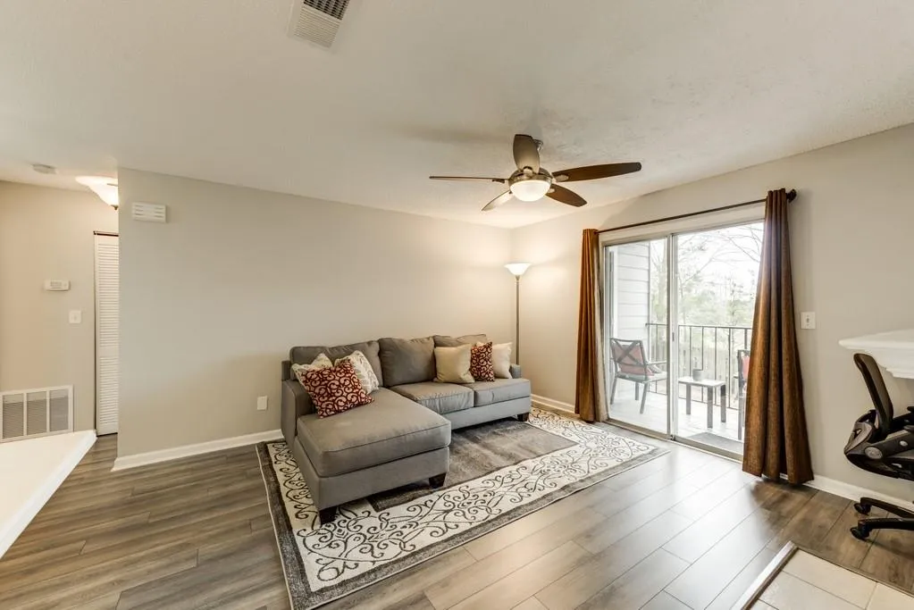 539 Granville Court, Sandy Springs, Georgia 30328, 1 Bedroom Bedrooms, ,1 BathroomBathrooms,Residential,Sold,539 Granville Court,6506817