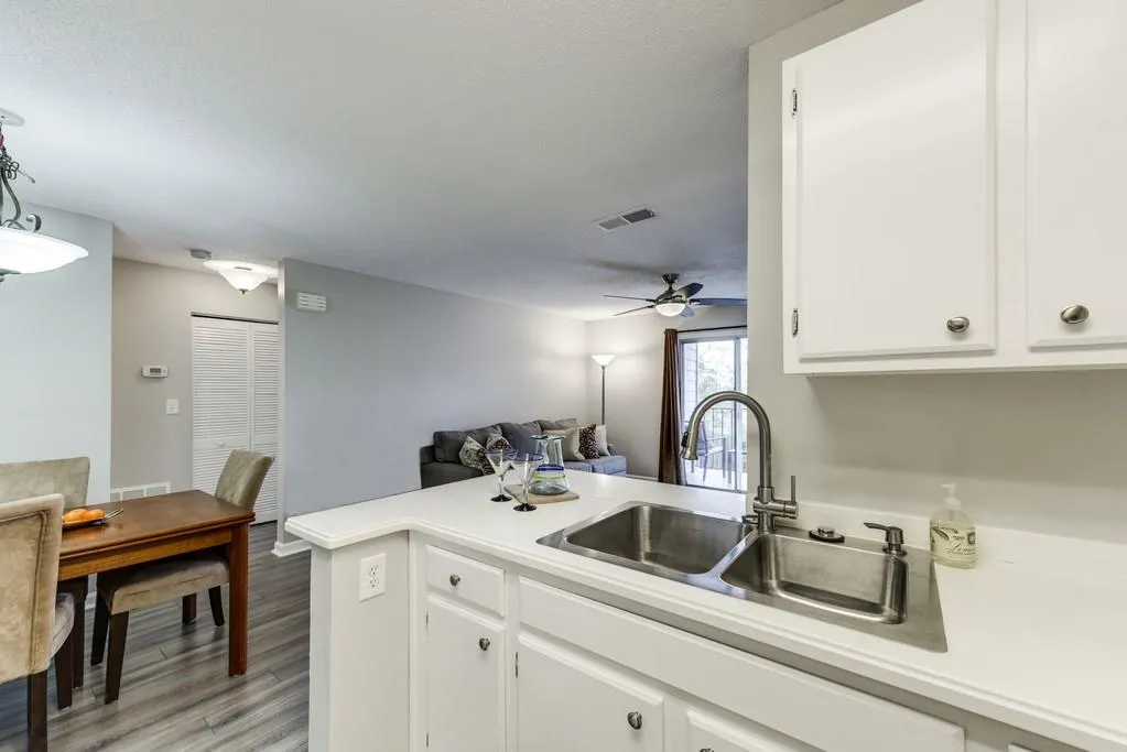 539 Granville Court, Sandy Springs, Georgia 30328, 1 Bedroom Bedrooms, ,1 BathroomBathrooms,Residential,Sold,539 Granville Court,6506817