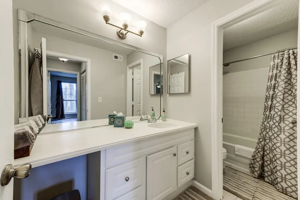 539 Granville Court, Sandy Springs, Georgia 30328, 1 Bedroom Bedrooms, ,1 BathroomBathrooms,Residential,Sold,539 Granville Court,6506817