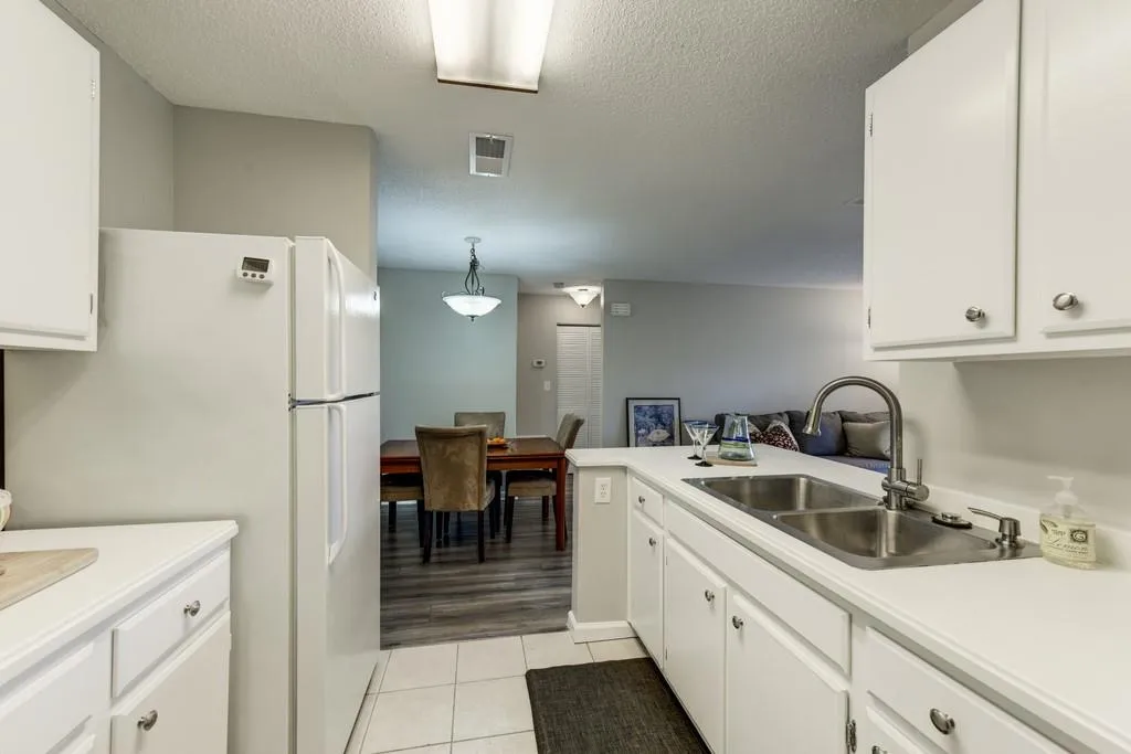 539 Granville Court, Sandy Springs, Georgia 30328, 1 Bedroom Bedrooms, ,1 BathroomBathrooms,Residential,Sold,539 Granville Court,6506817