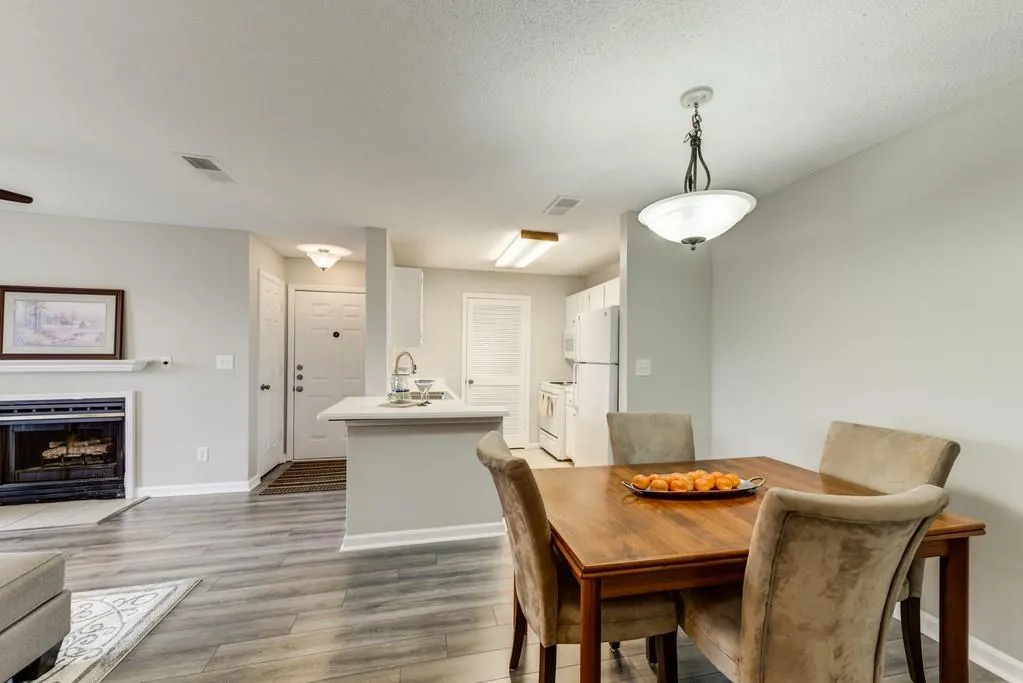 539 Granville Court, Sandy Springs, Georgia 30328, 1 Bedroom Bedrooms, ,1 BathroomBathrooms,Residential,Sold,539 Granville Court,6506817