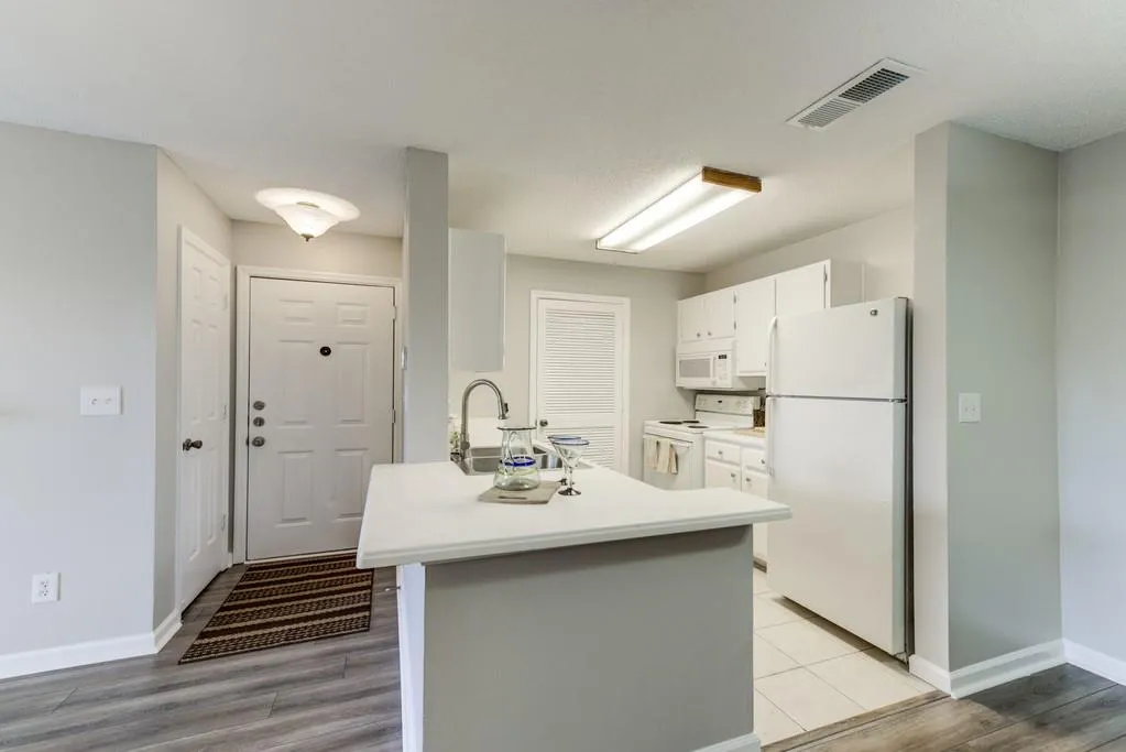 539 Granville Court, Sandy Springs, Georgia 30328, 1 Bedroom Bedrooms, ,1 BathroomBathrooms,Residential,Sold,539 Granville Court,6506817