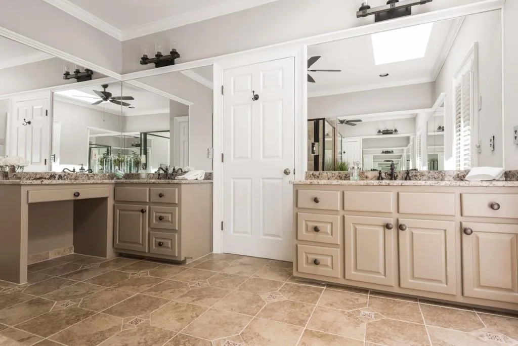 130 Laurian Way, Sandy Springs, Georgia 30328, 4 Bedrooms Bedrooms, ,4 BathroomsBathrooms,Residential,Sold,130 Laurian Way,6023014