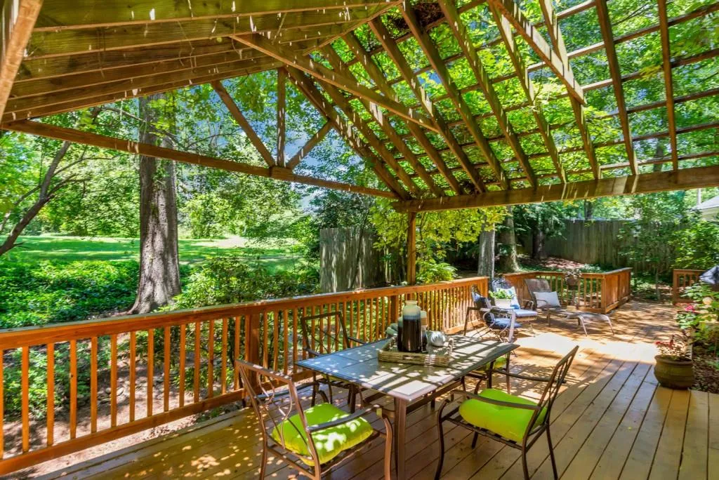 130 Laurian Way, Sandy Springs, Georgia 30328, 4 Bedrooms Bedrooms, ,4 BathroomsBathrooms,Residential,Sold,130 Laurian Way,6023014