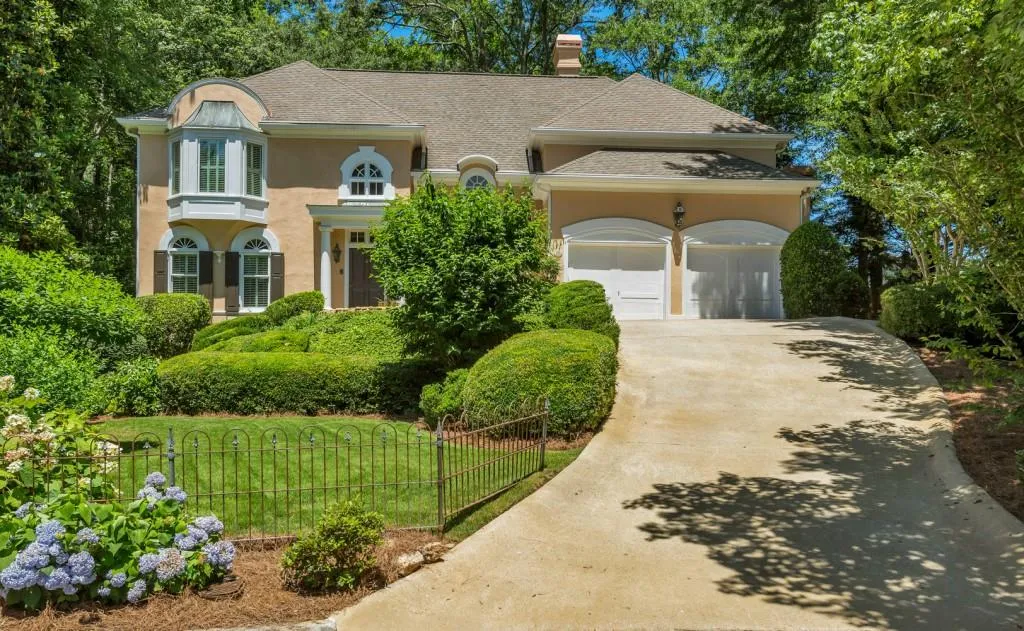 130 Laurian Way, Sandy Springs, Georgia 30328, 4 Bedrooms Bedrooms, ,4 BathroomsBathrooms,Residential,Sold,130 Laurian Way,6023014