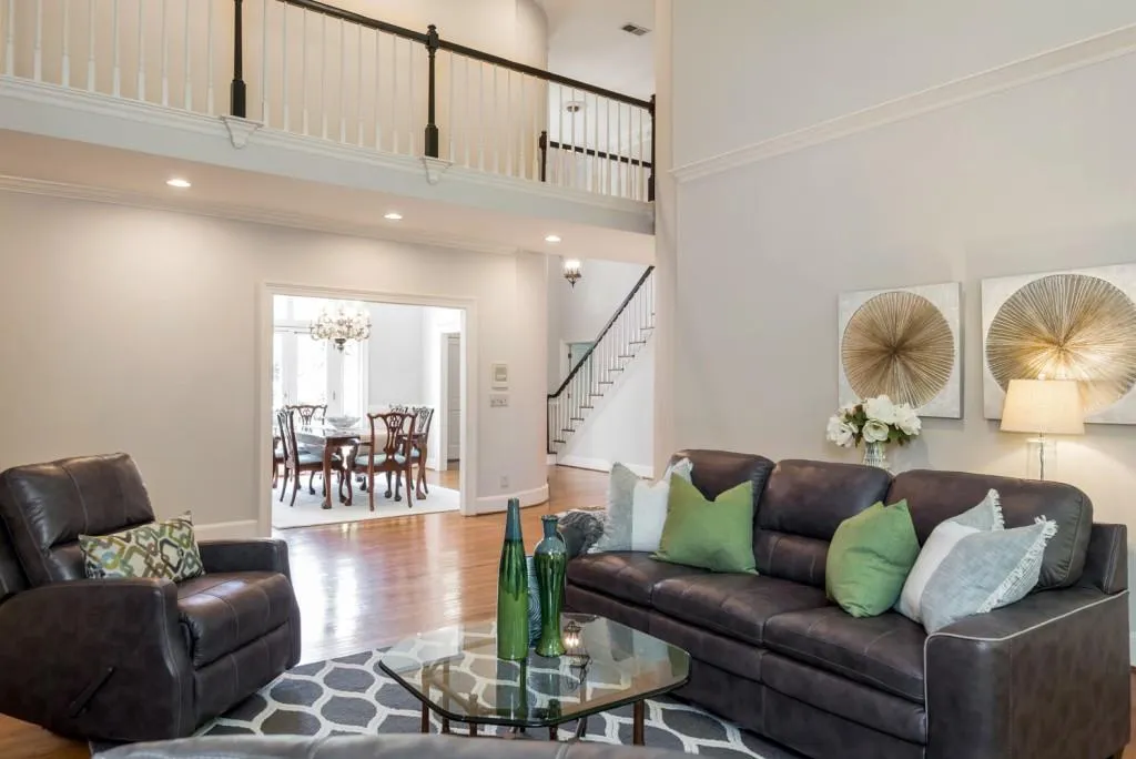 130 Laurian Way, Sandy Springs, Georgia 30328, 4 Bedrooms Bedrooms, ,4 BathroomsBathrooms,Residential,Sold,130 Laurian Way,6023014