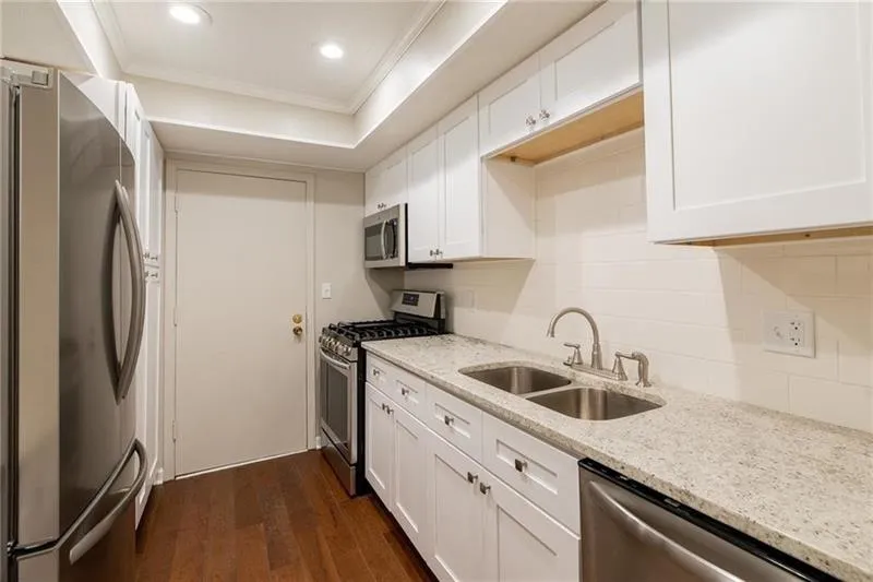 Georgia 30328, ,2 BathroomsBathrooms,Residential,Sold,6631150