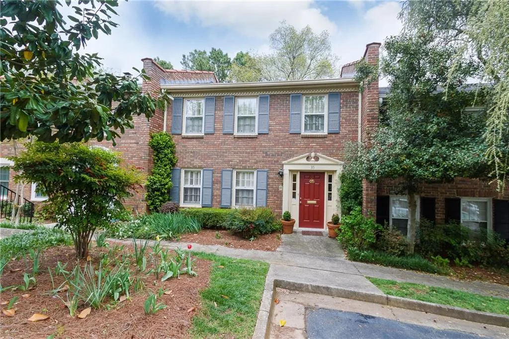 70 Old Ivy Road Ne Unit 35, Atlanta, Georgia 30342, 2 Bedrooms Bedrooms, ,2 BathroomsBathrooms,Residential,Sold,70 Old Ivy Road Ne Unit 35,5830764