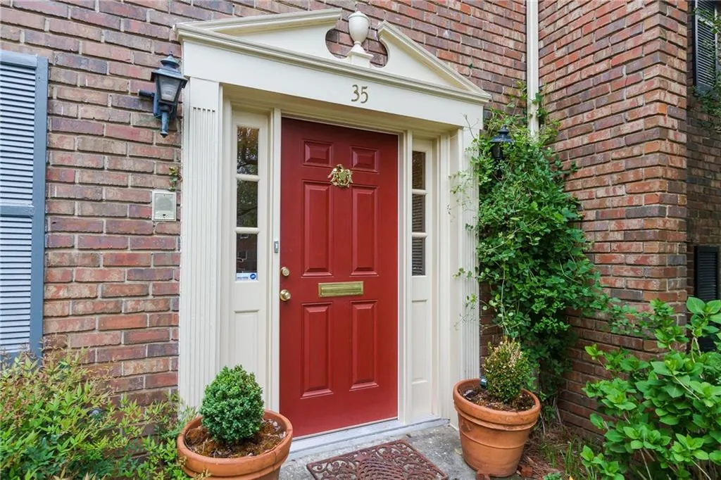 70 Old Ivy Road Ne Unit 35, Atlanta, Georgia 30342, 2 Bedrooms Bedrooms, ,2 BathroomsBathrooms,Residential,Sold,70 Old Ivy Road Ne Unit 35,5830764
