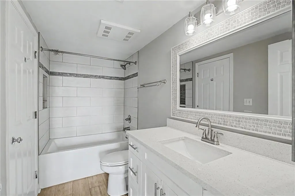 3481 Lakeside Drive Ne Unit 2107, Atlanta, Georgia 30326, 2 Bedrooms Bedrooms, 0 ,2 BathroomsBathrooms,Residential,For Sale,3481 Lakeside Drive Ne Unit 2107,7777796