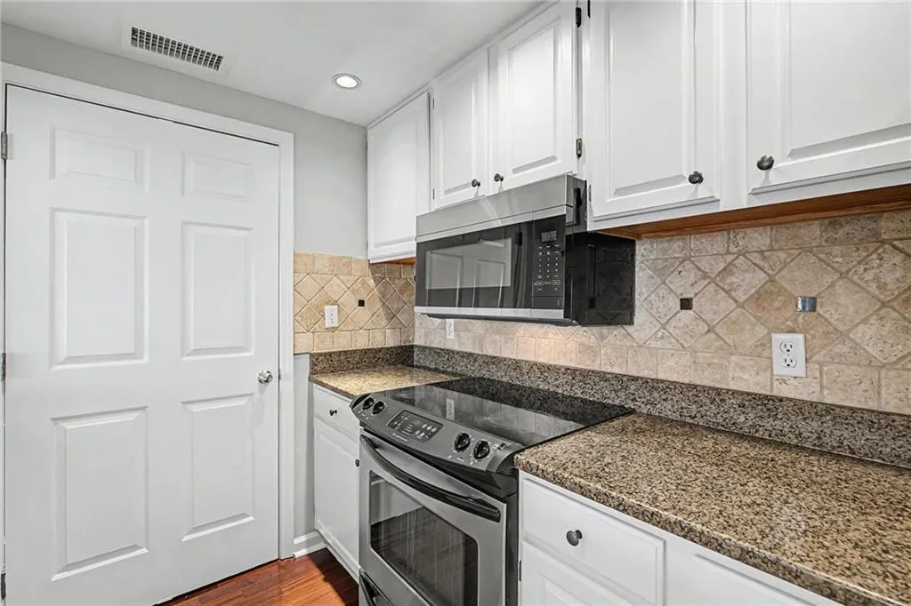 3481 Lakeside Drive Ne Unit 2107, Atlanta, Georgia 30326, 2 Bedrooms Bedrooms, 0 ,2 BathroomsBathrooms,Residential,For Sale,3481 Lakeside Drive Ne Unit 2107,7777796