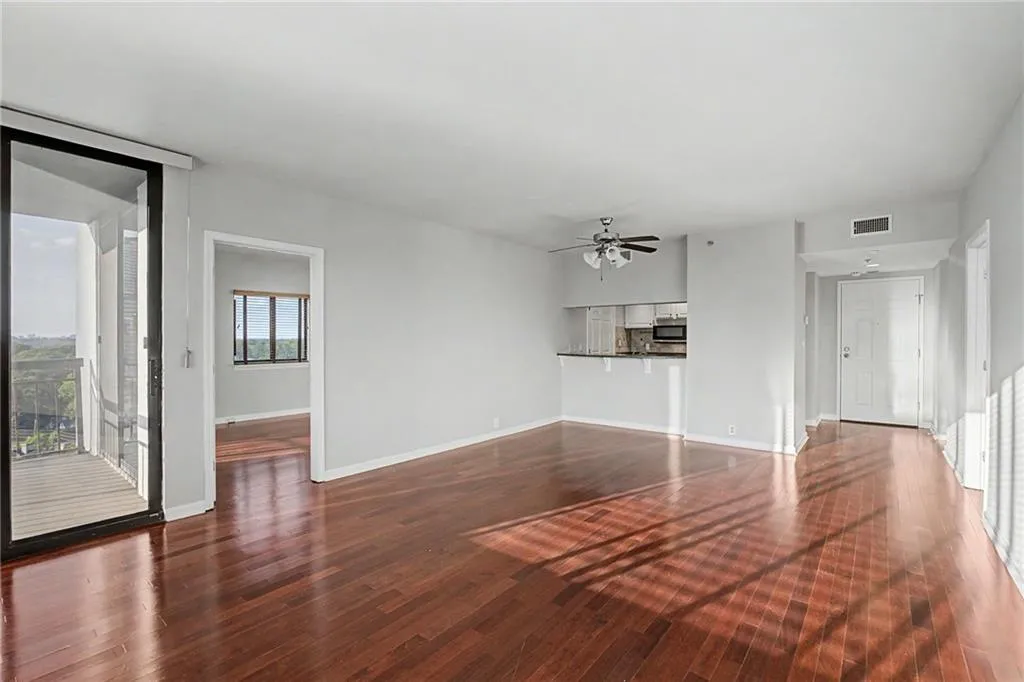 3481 Lakeside Drive Ne Unit 2107, Atlanta, Georgia 30326, 2 Bedrooms Bedrooms, 0 ,2 BathroomsBathrooms,Residential,For Sale,3481 Lakeside Drive Ne Unit 2107,7777796
