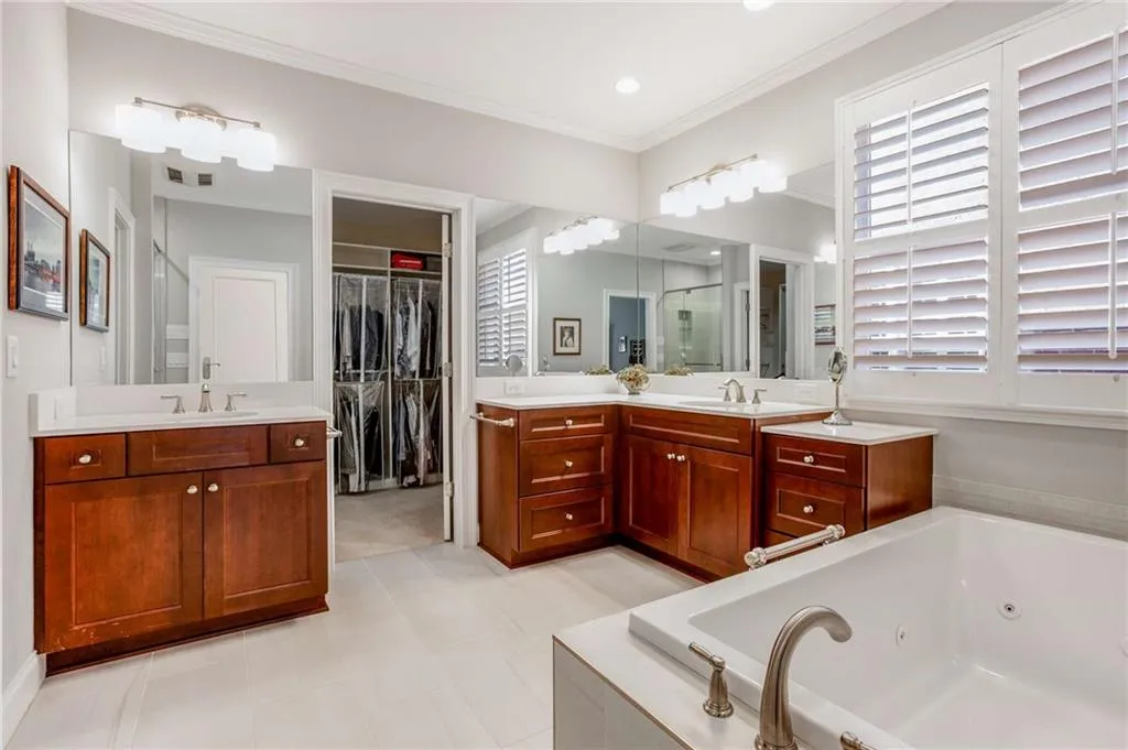 6245 Glen Oaks Lane, Sandy Springs, Georgia 30328, 4 Bedrooms Bedrooms, ,3 BathroomsBathrooms,Residential,Sold,6245 Glen Oaks Lane,7118886