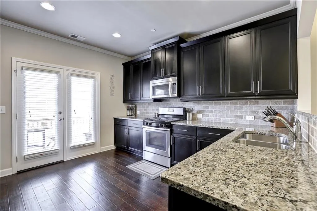 7528 Highlands Point, Sandy Springs, Georgia 30328, 3 Bedrooms Bedrooms, ,3 BathroomsBathrooms,Residential,Sold,7528 Highlands Point,5778532