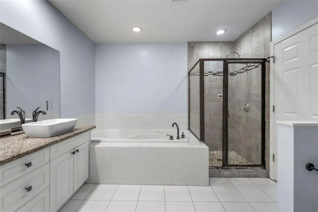50 Biscayne Drive Nw Unit 6107, Atlanta, Georgia 30309, 2 Bedrooms Bedrooms, ,2 BathroomsBathrooms,Residential,For Sale,50 Biscayne Drive Nw Unit 6107,7621796