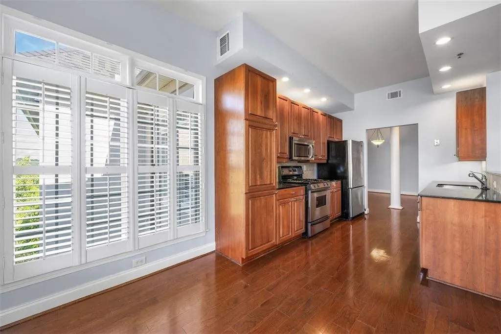 50 Biscayne Drive Nw Unit 6107, Atlanta, Georgia 30309, 2 Bedrooms Bedrooms, ,2 BathroomsBathrooms,Residential,For Sale,50 Biscayne Drive Nw Unit 6107,7621796