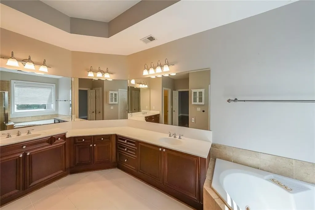 3056 Woodwalk Drive Se Unit 13, Atlanta, Georgia 30339, 4 Bedrooms Bedrooms, ,3 BathroomsBathrooms,Residential,For Sale,3056 Woodwalk Drive Se Unit 13,7665054