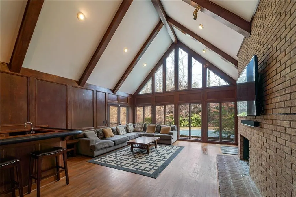 5785 Northside Drive, Atlanta, Georgia 30328, 6 Bedrooms Bedrooms, ,5 BathroomsBathrooms,Residential,Sold,5785 Northside Drive,6780078