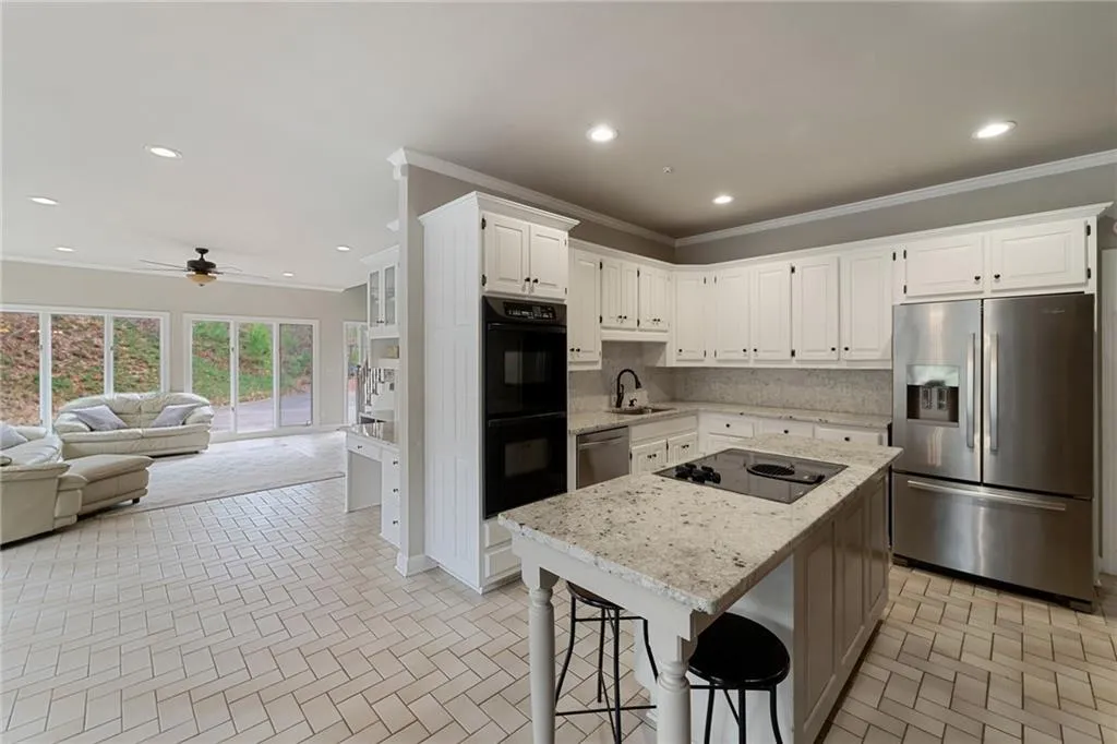 5785 Northside Drive, Atlanta, Georgia 30328, 6 Bedrooms Bedrooms, ,5 BathroomsBathrooms,Residential,Sold,5785 Northside Drive,6780078