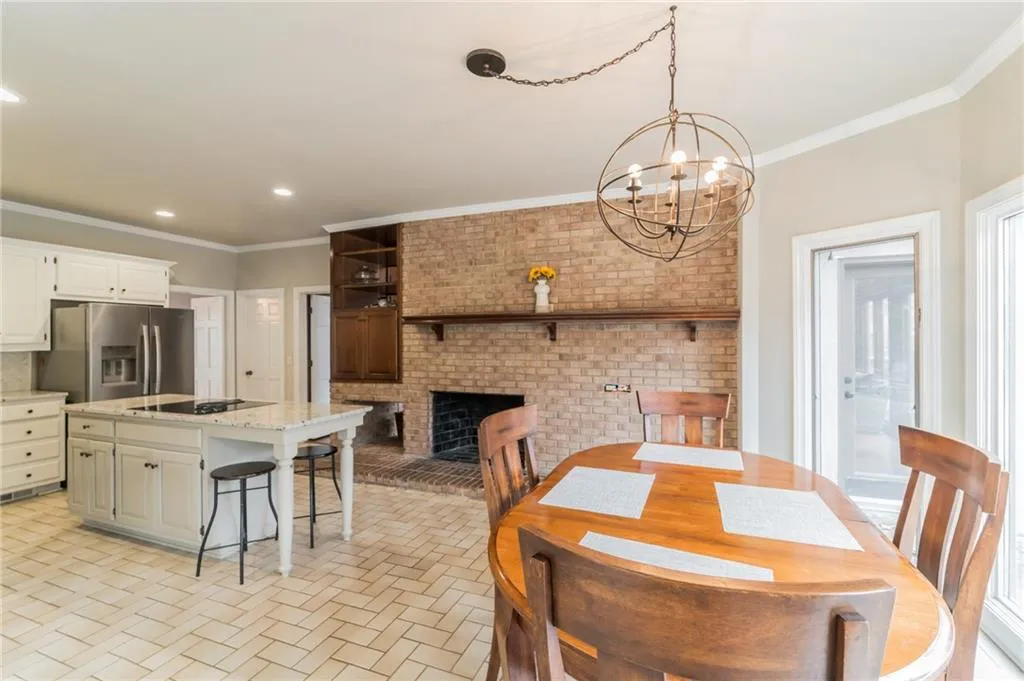 5785 Northside Drive, Atlanta, Georgia 30328, 6 Bedrooms Bedrooms, ,5 BathroomsBathrooms,Residential,Sold,5785 Northside Drive,6780078