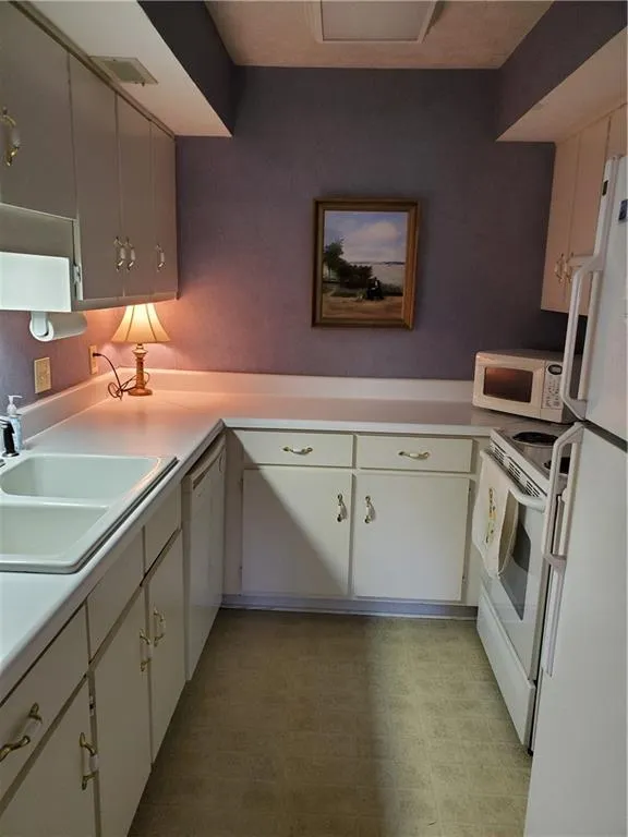 475 Mount Vernon Highway Ne Unit B112, Sandy Springs, Georgia 30328, 1 Bedroom Bedrooms, ,1 BathroomBathrooms,Residential,Sold,475 Mount Vernon Highway Ne Unit B112,6610445