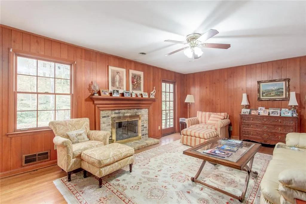 32 Brandon Ridge Drive, Sandy Springs, Georgia 30328, 4 Bedrooms Bedrooms, ,2 BathroomsBathrooms,Residential,Sold,32 Brandon Ridge Drive,6973596