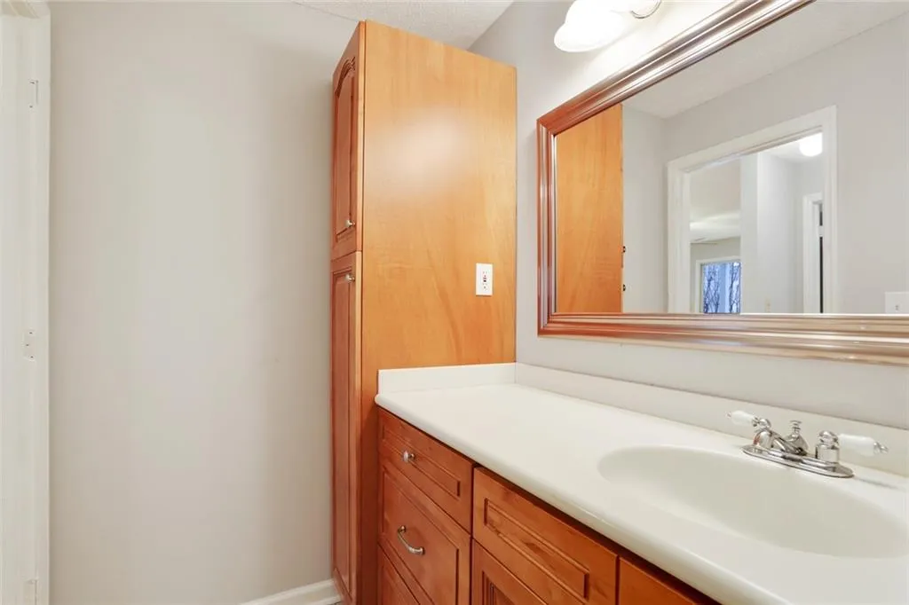 518 Granville Court, Sandy Springs, Georgia 30328, 1 Bedroom Bedrooms, ,1 BathroomBathrooms,Residential,Sold,518 Granville Court,6111072