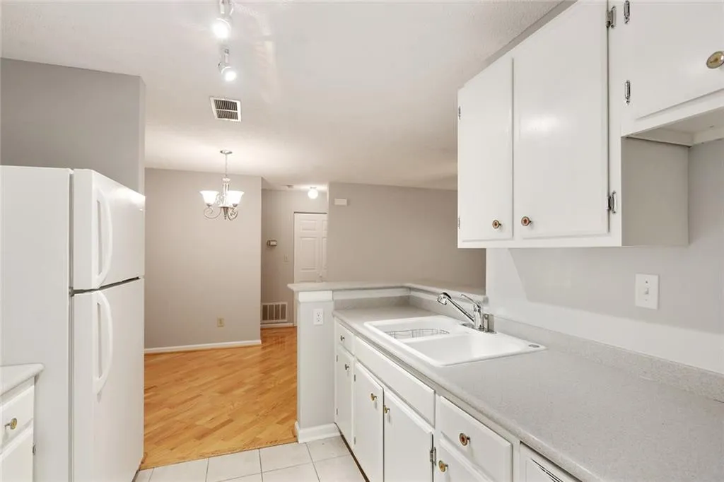 518 Granville Court, Sandy Springs, Georgia 30328, 1 Bedroom Bedrooms, ,1 BathroomBathrooms,Residential,Sold,518 Granville Court,6111072