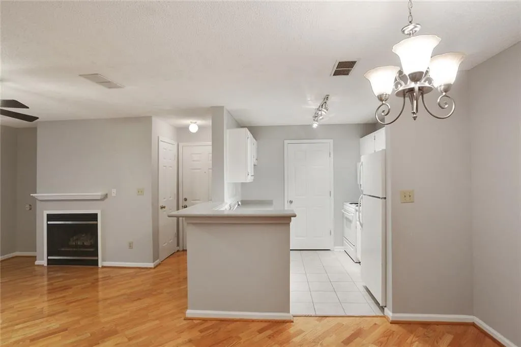 518 Granville Court, Sandy Springs, Georgia 30328, 1 Bedroom Bedrooms, ,1 BathroomBathrooms,Residential,Sold,518 Granville Court,6111072
