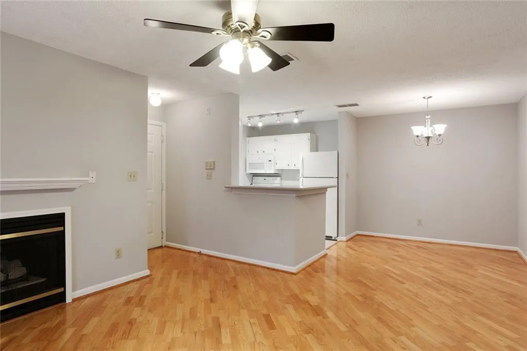 518 Granville Court, Sandy Springs, Georgia 30328, 1 Bedroom Bedrooms, ,1 BathroomBathrooms,Residential,Sold,518 Granville Court,6111072