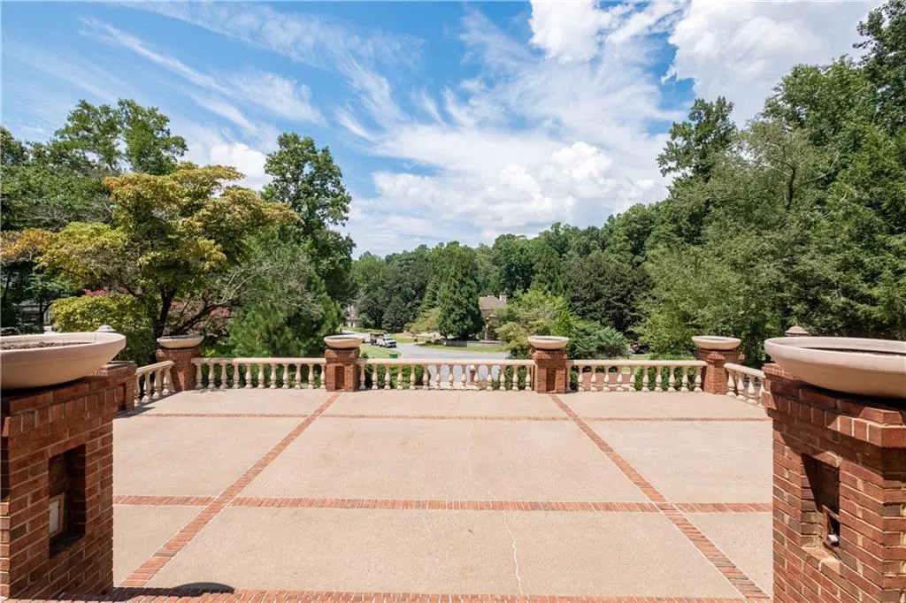 5325 N Powers Ferry Road, Atlanta, Georgia 30327, 4 Bedrooms Bedrooms, ,4 BathroomsBathrooms,Residential,Sold,5325 N Powers Ferry Road,7256579