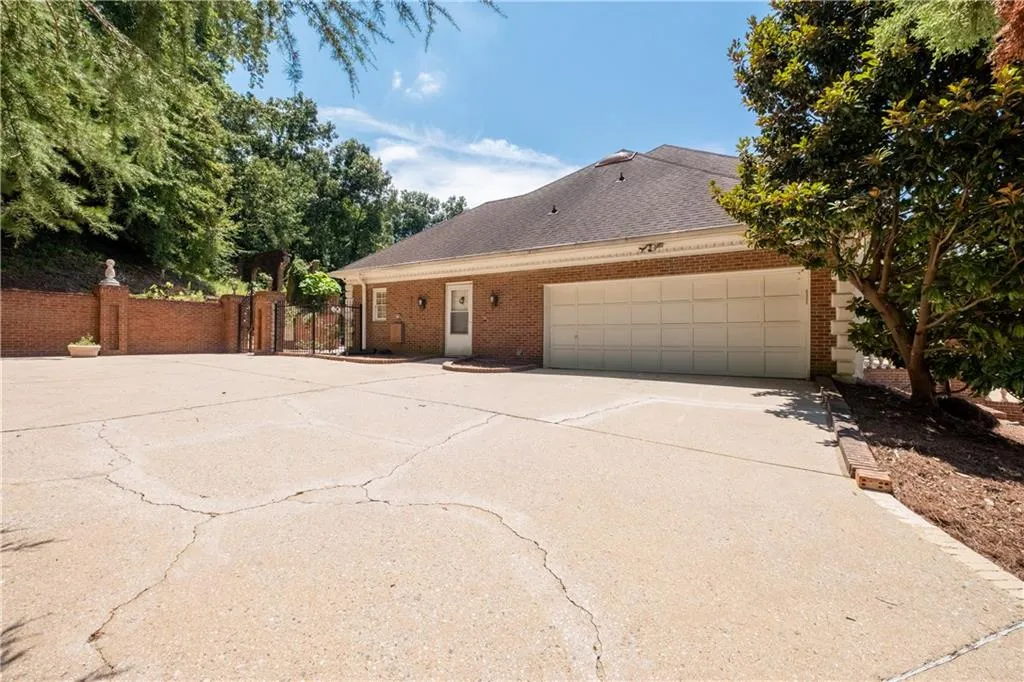 5325 N Powers Ferry Road, Atlanta, Georgia 30327, 4 Bedrooms Bedrooms, ,4 BathroomsBathrooms,Residential,Sold,5325 N Powers Ferry Road,7256579