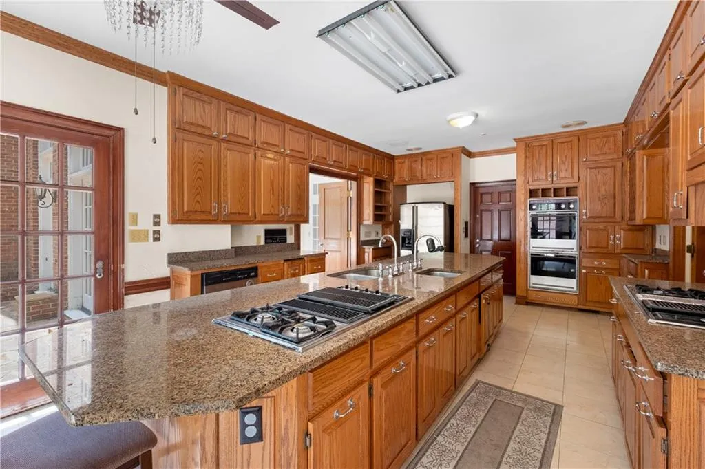 5325 N Powers Ferry Road, Atlanta, Georgia 30327, 4 Bedrooms Bedrooms, ,4 BathroomsBathrooms,Residential,Sold,5325 N Powers Ferry Road,7256579