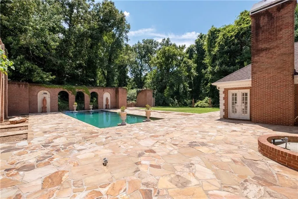 5325 N Powers Ferry Road, Atlanta, Georgia 30327, 4 Bedrooms Bedrooms, ,4 BathroomsBathrooms,Residential,Sold,5325 N Powers Ferry Road,7256579