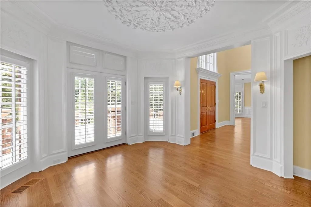 5325 N Powers Ferry Road, Atlanta, Georgia 30327, 4 Bedrooms Bedrooms, ,4 BathroomsBathrooms,Residential,Sold,5325 N Powers Ferry Road,7256579