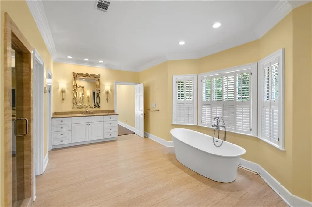 5325 N Powers Ferry Road, Atlanta, Georgia 30327, 4 Bedrooms Bedrooms, ,4 BathroomsBathrooms,Residential,Sold,5325 N Powers Ferry Road,7256579