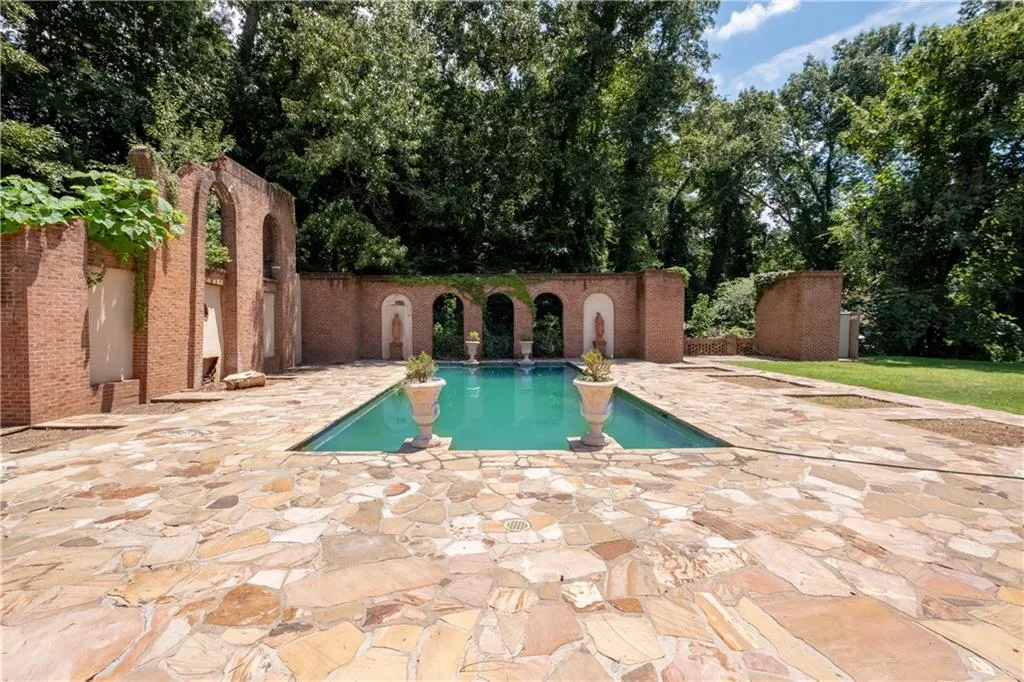 5325 N Powers Ferry Road, Atlanta, Georgia 30327, 4 Bedrooms Bedrooms, ,4 BathroomsBathrooms,Residential,Sold,5325 N Powers Ferry Road,7256579