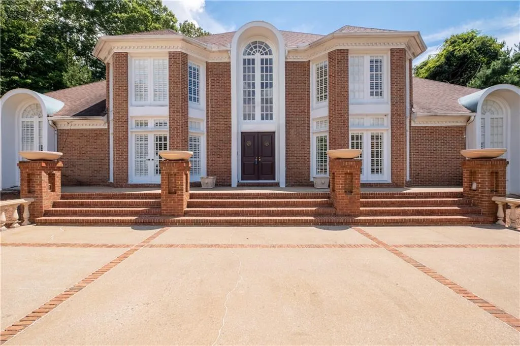 5325 N Powers Ferry Road, Atlanta, Georgia 30327, 4 Bedrooms Bedrooms, ,4 BathroomsBathrooms,Residential,Sold,5325 N Powers Ferry Road,7256579