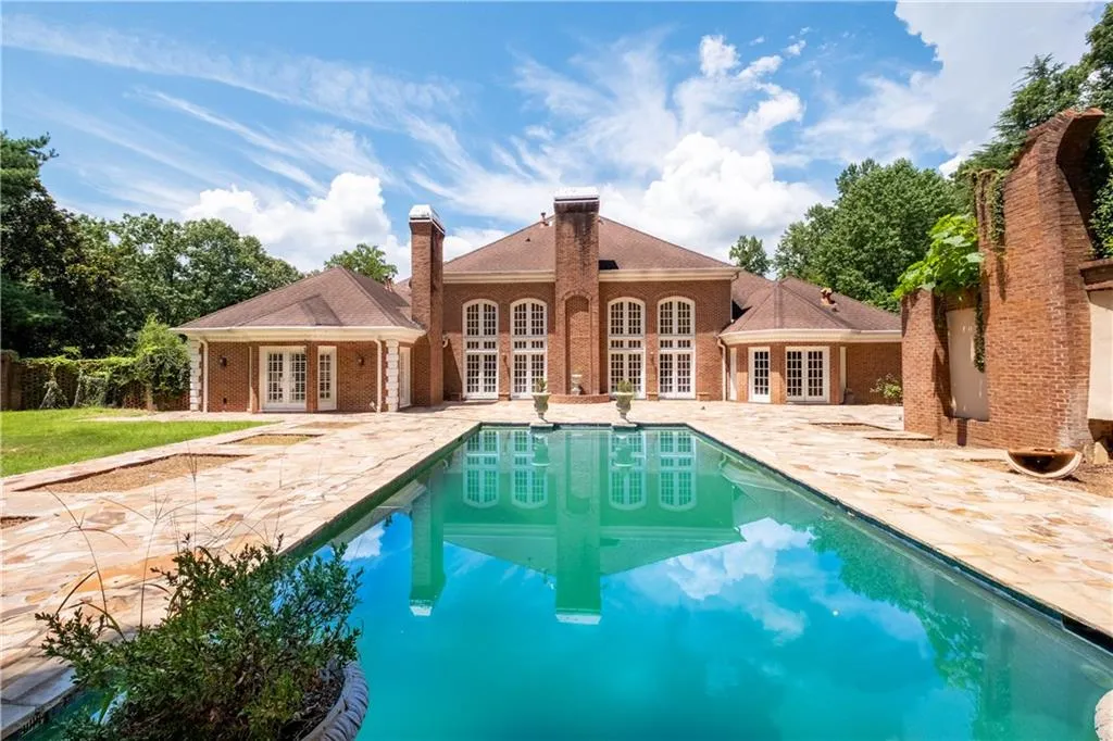 5325 N Powers Ferry Road, Atlanta, Georgia 30327, 4 Bedrooms Bedrooms, ,4 BathroomsBathrooms,Residential,Sold,5325 N Powers Ferry Road,7256579